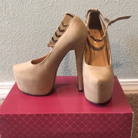 Heels - Picture 1 of 1